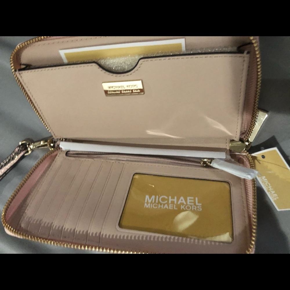 *BRAND NEW* Snakeskin soft pink phone wristlet